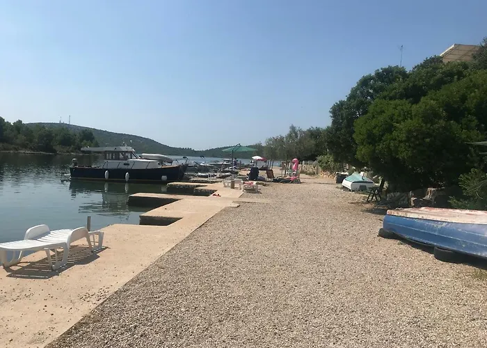 Pensión Manja Pirovac